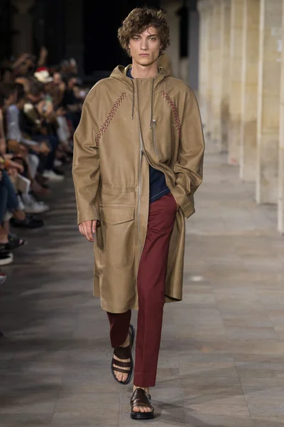 Look 26
